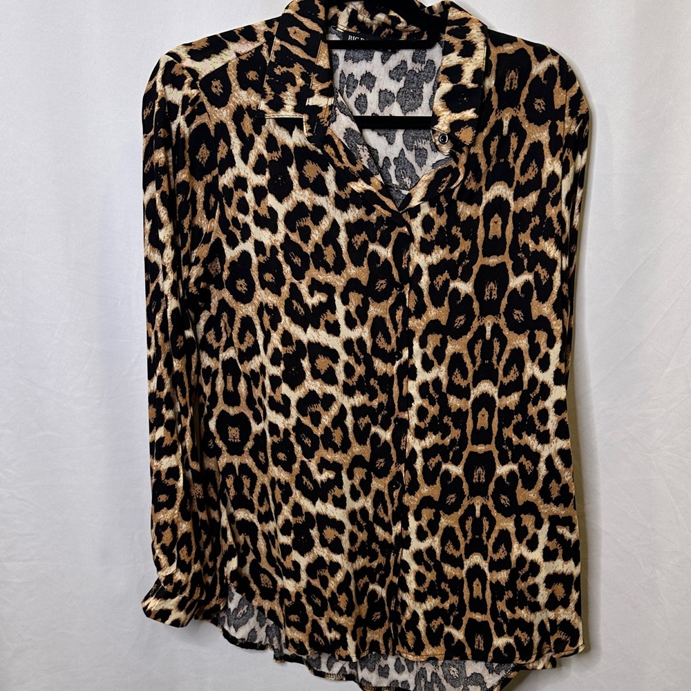 Big Dart animal print button front collared blouse.  Size 44(10-12). VGUC